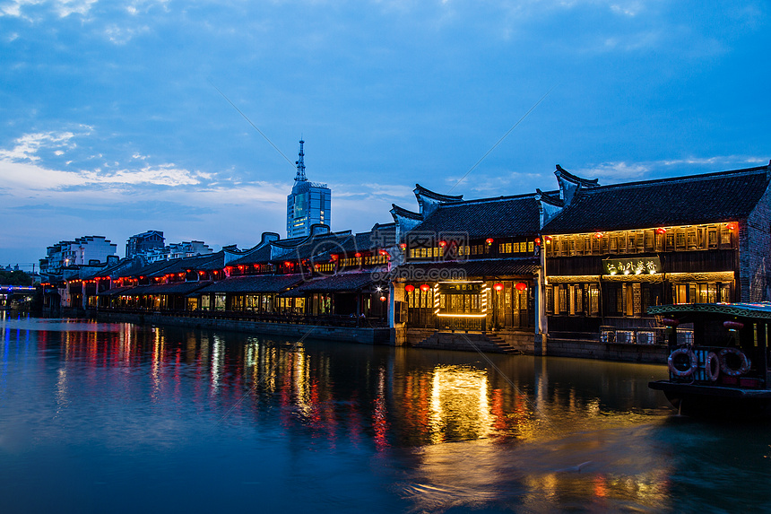 浙江嘉兴历史月河街夜景